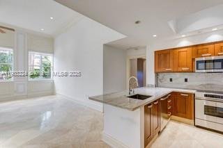 60 Edgewater Dr #LE Coral Gables, FL 33133