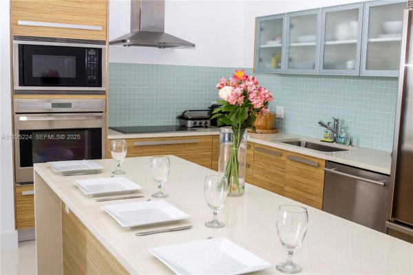 2020 N Bayshore Dr #809 Miami, FL 33137