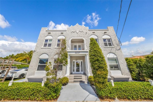 3237 SW 4th St Miami, FL 33135