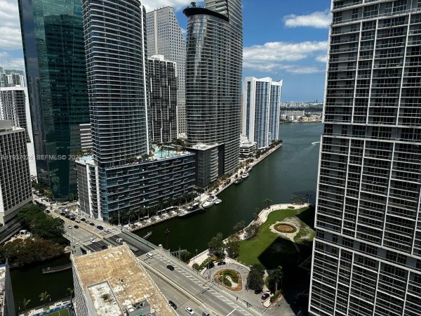 500 Brickell Ave #3307 Miami, FL 33131