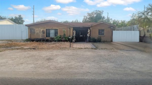 2930 NW 87th Ter Miami, FL 33147