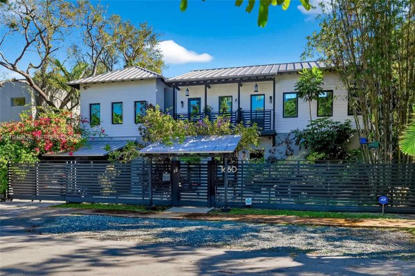 1680 Onaway Dr Coconut Grove, FL 33133