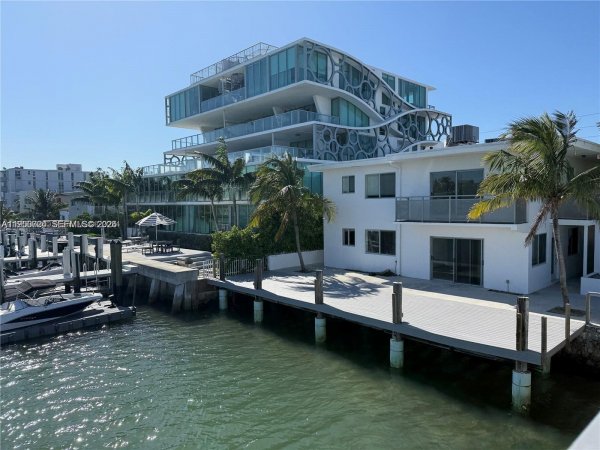 8435 Crespi Blvd #5 Miami Beach, FL 33141