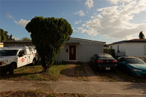 810 NW 84th Ter Miami, FL 33150
