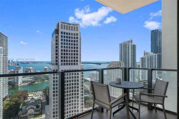 68 SE 6th St #3209 Miami, FL 33131