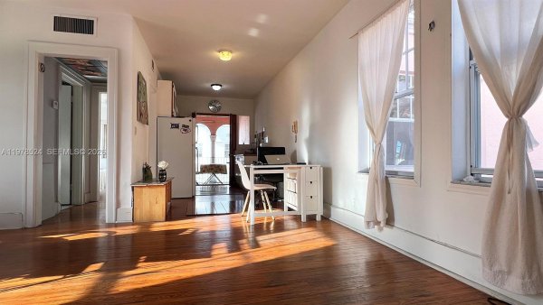 756 Meridian Ave #10 Miami Beach, FL 33139