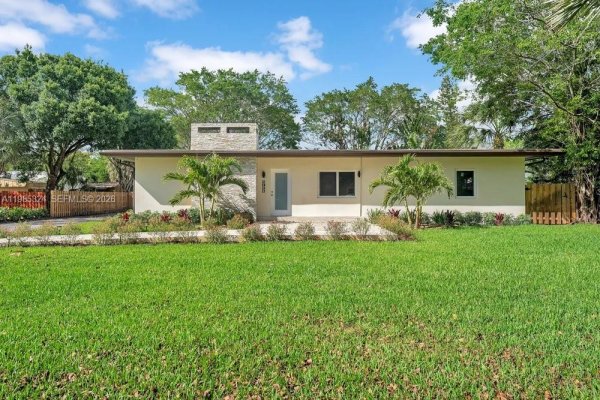 4053 SW 8th St Plantation, FL 33317