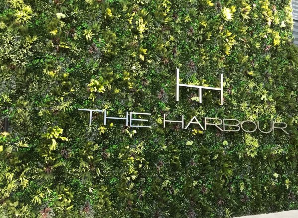 16385 Biscayne Blvd #2206 North Miami Beach, FL 33160