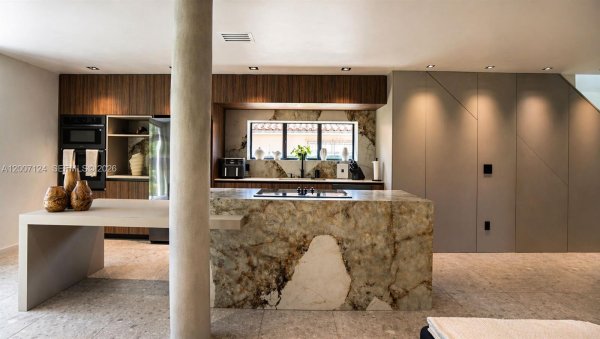 1820 SW 10th St Miami, FL 33135