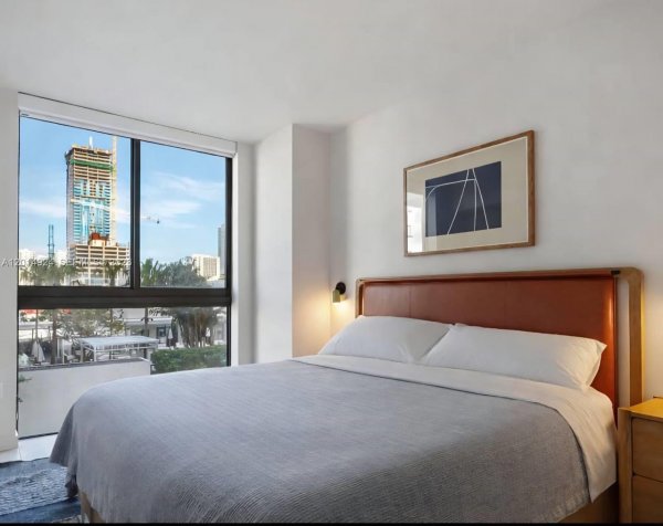 11 NE 6th #1210 Miami, FL 33132