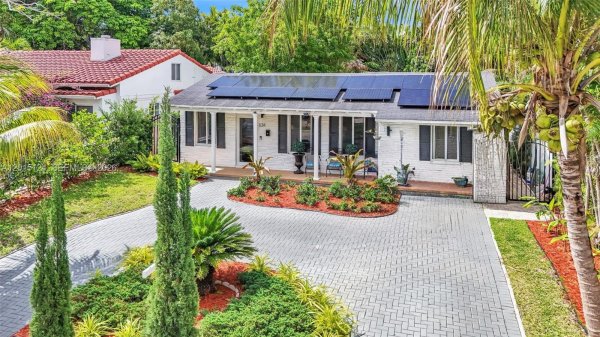 634 NE 72nd Ter Miami, FL 33138