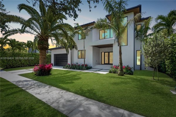 1940 Alamanda Dr North Miami, FL 33181