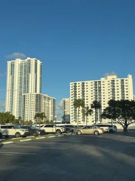 800 Parkview Dr #406 Hallandale Beach, FL 33009