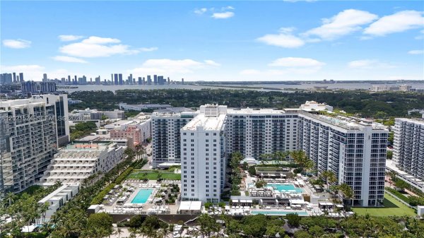 2301 Collins Ave #415 Miami Beach, FL 33139