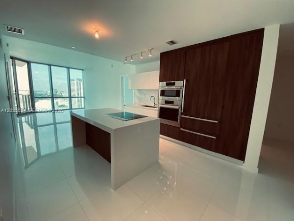 851 NE 1st Ave #1808 Miami, FL 33132
