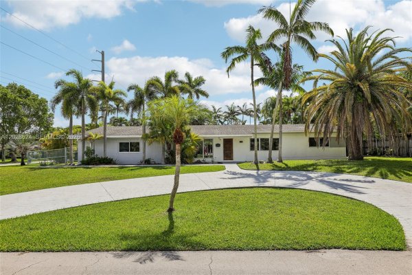 14401 SW 98th Ct Miami, FL 33176