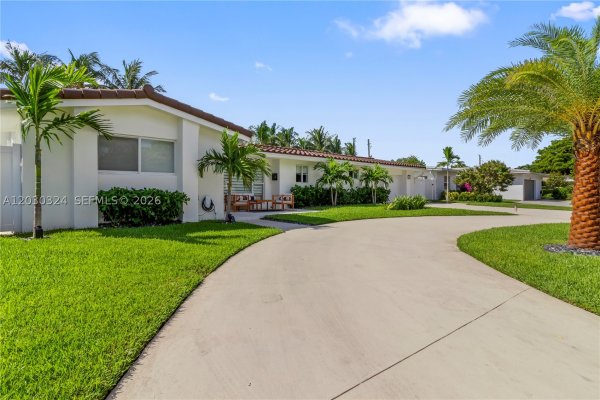 2862 NE 35th Ct Lighthouse Point, FL 33064