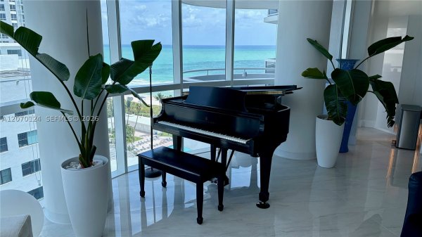 6301 Collins Ave #1207 Miami Beach, FL 33141