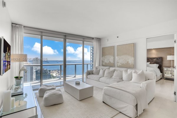 465 Brickell Ave #2703 Miami, FL 33131