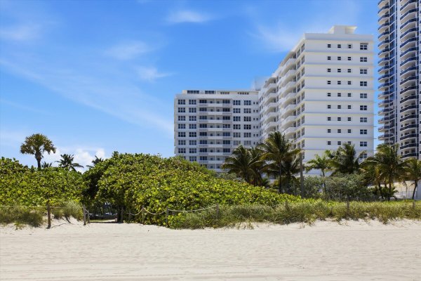 4747 Collins #1109 Miami Beach, FL 33140
