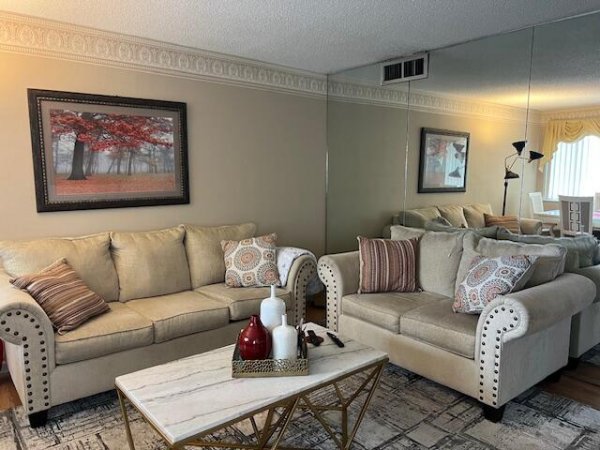 3400 Springdale 303rd #303 Palm Springs, FL 33461