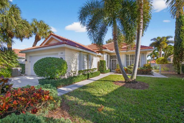 520 E Tall Oaks Dr Palm Beach Gardens, FL 33410