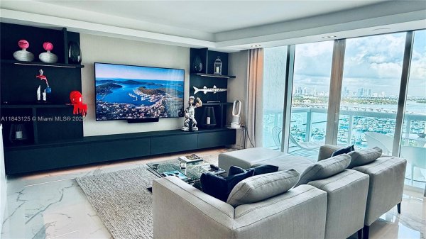 1000 S Pointe Dr #1706 Miami Beach, FL 33139