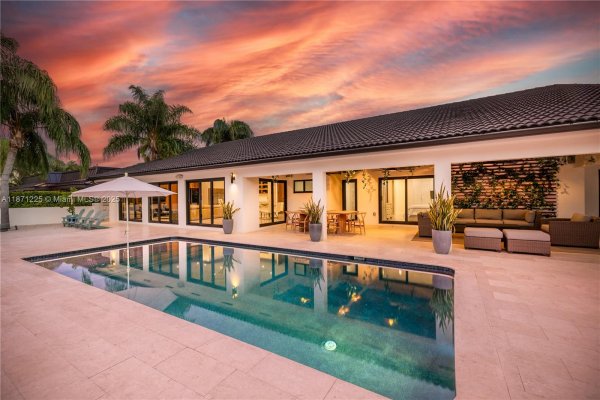 2925 NE 164th St North Miami Beach, FL 33160