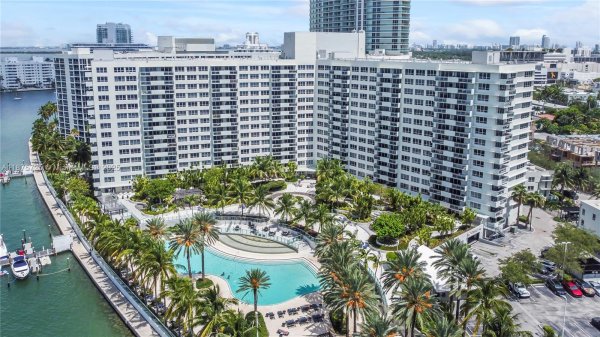 1500 Bay Rd #1182S Miami Beach, FL 33139