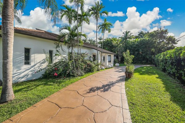 11461 SW 93rd St Miami, FL 33176