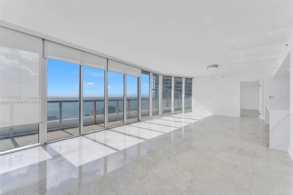 465 Brickell Ave #4201 Miami, FL 33131