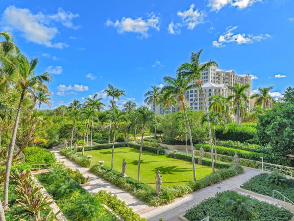 445 Grand Bay Dr #303 Key Biscayne, FL 33149