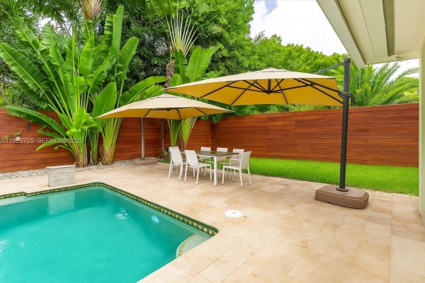 4190 Pamona Ave Miami, FL 33133