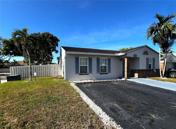 14731 N Beckley Sq Davie, FL 33325