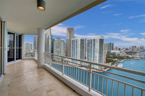 848 Brickell Key Dr #3206 Miami, FL 33131