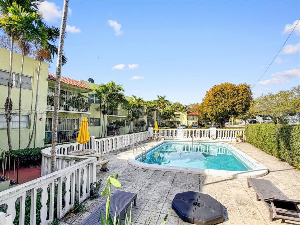 520 NE 38th St #9 Miami, FL 33137