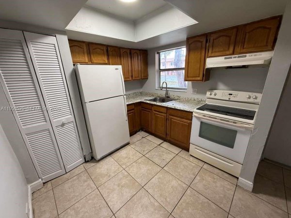 101 NE 41st St #A1 Oakland Park, FL 33334