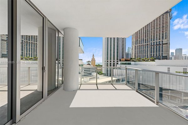 851 NE 1st Ave #1012 Miami, FL 33132