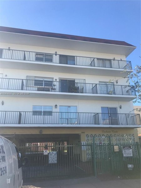 1960 Marseille Dr #305 Miami Beach, FL 33141