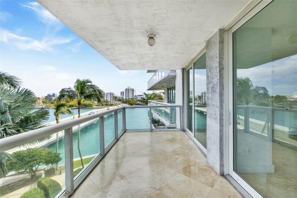 10 Venetian Way #403 Miami Beach, FL 33139
