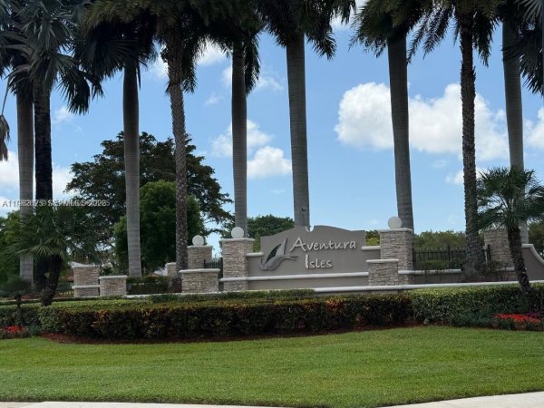 424 NE 194th Ter Miami, FL 33179