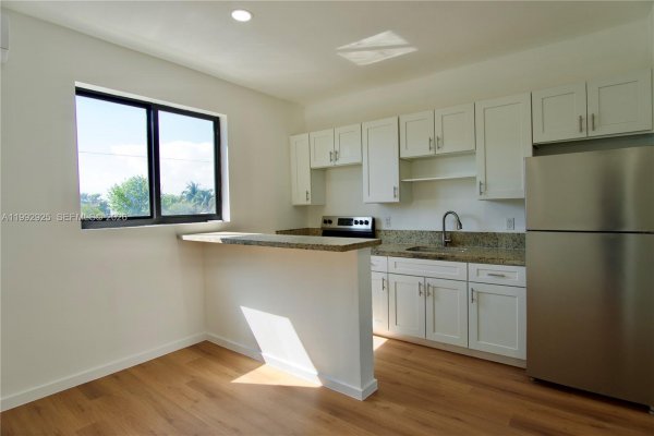 337 SW 5th Ave #6 Miami, FL 33130