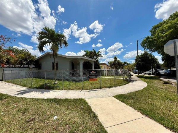 3000 NW 5th St Miami, FL 33125