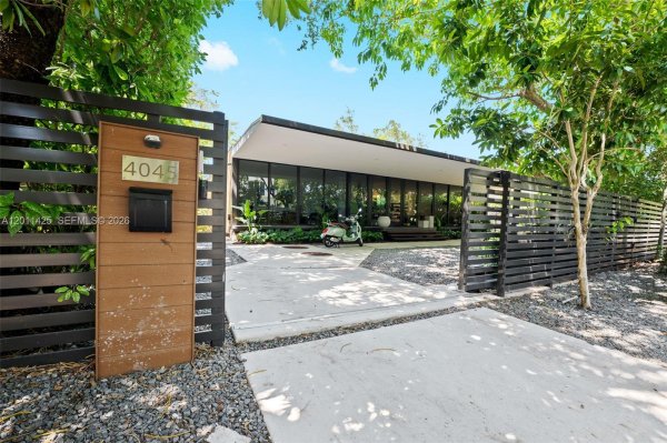 4045 Bonita Ave Miami, FL 33133