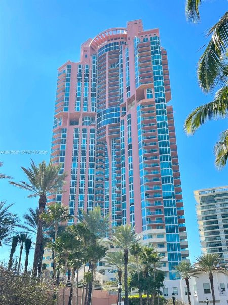 300 S Pointe Dr #704 Miami Beach, FL 33139