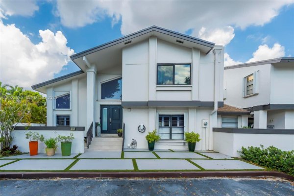11765 SW 91st Ter Miami, FL 33186