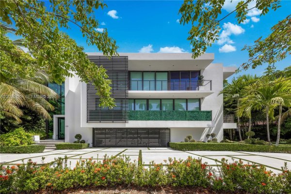 420 N Hibiscus Dr Miami Beach, FL 33139