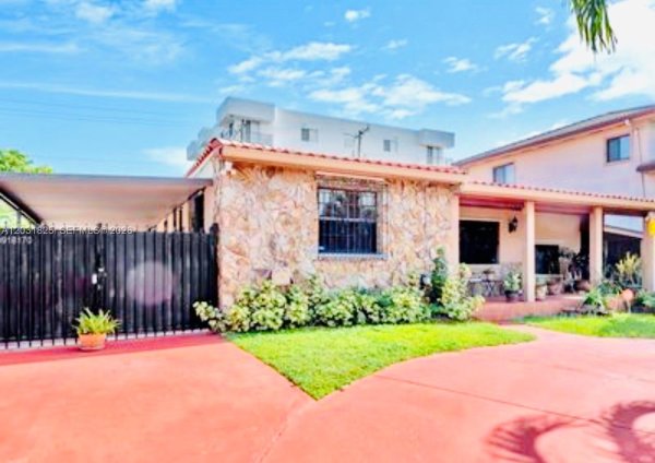2424 SW 21st Ter Miami, FL 33145