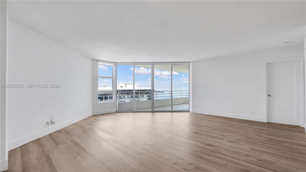 555 NE 34th St #208 Miami, FL 33137