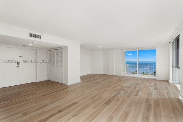 600 Grapetree Dr #7ES Key Biscayne, FL 33149